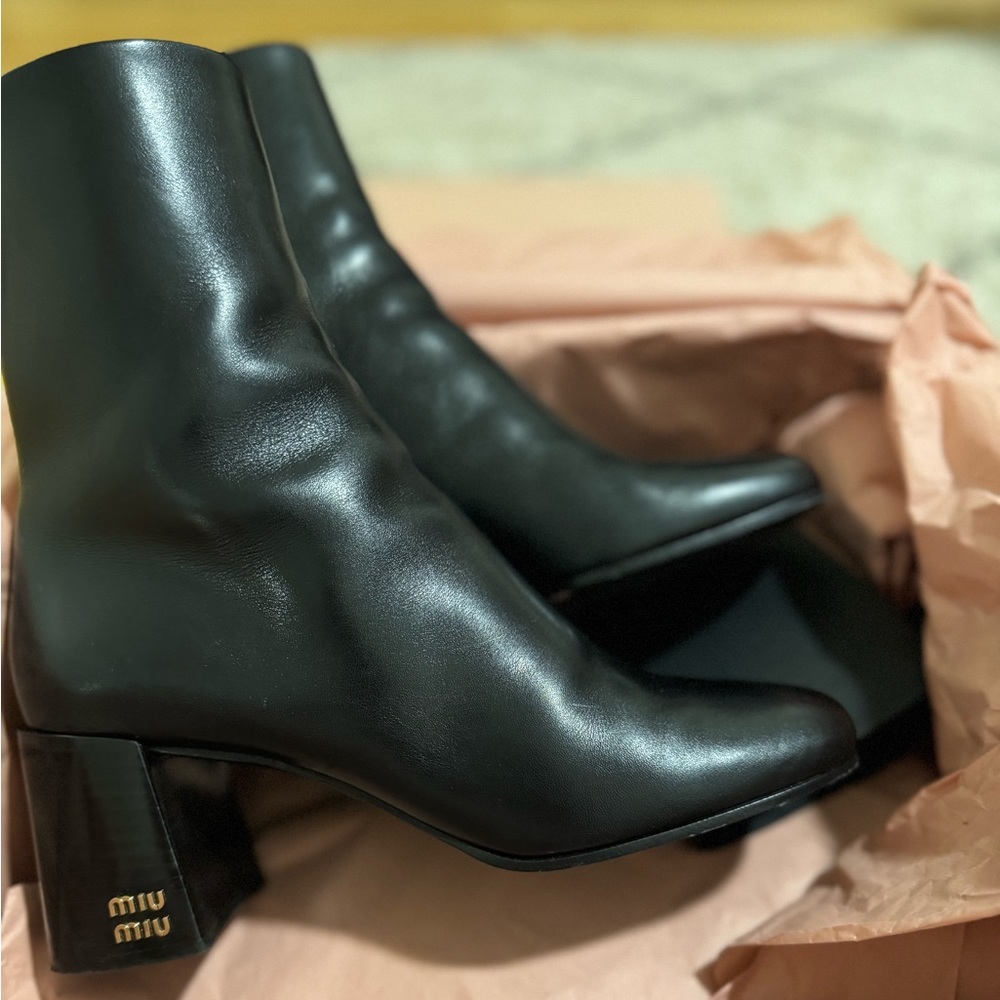 Authentic MiUMiU Bost one time use